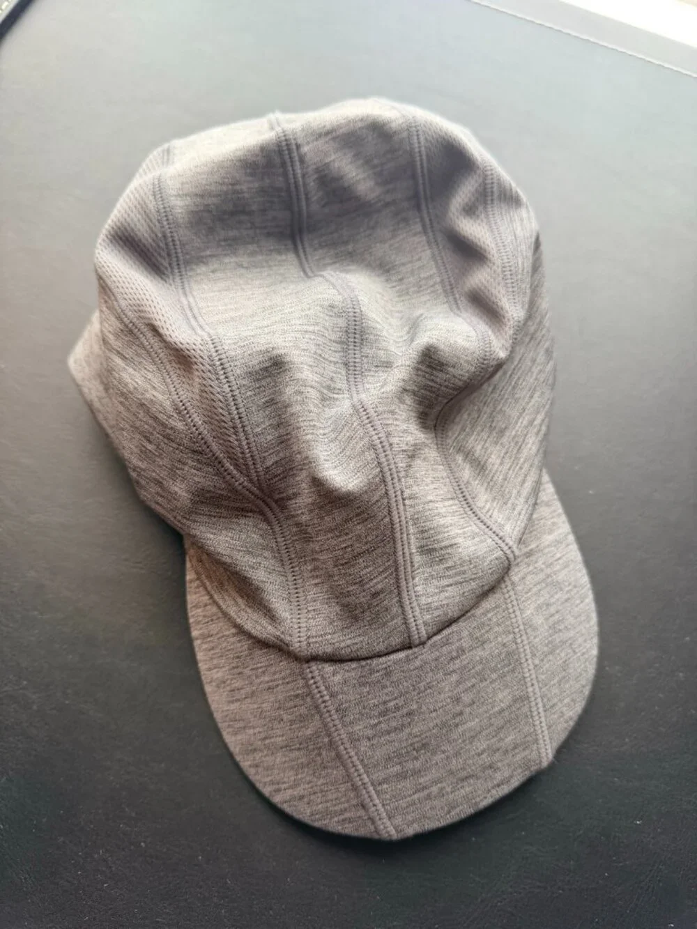 Athleta Seamless Knit Run Cap Gray Heather One Size Stretch Fit Running Hat